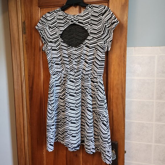 Simply be black and white pattern dress size 10 - Picture 2 of 5